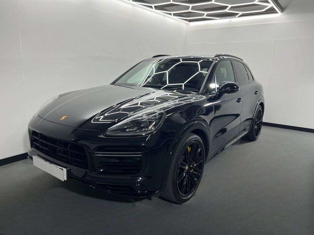 A 2020 PORSCHE CAYENNE TURBO S 5d 671 BHP A 2020 PORSCHE CAYENNE TURBO S 5d 671 BHP