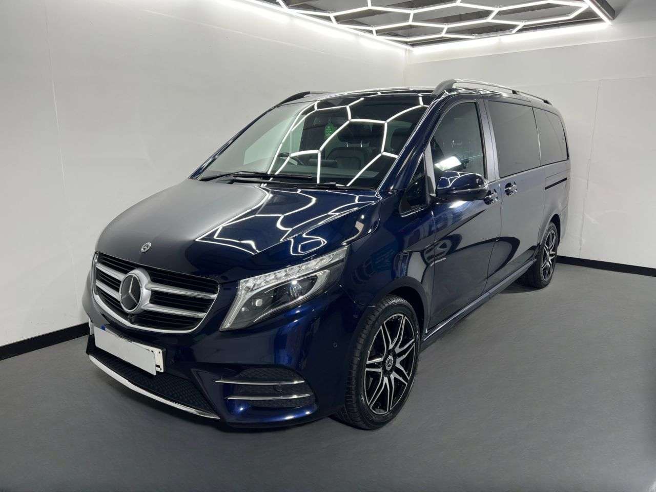 A 2018 MERCEDES V-CLASS V 250 D AMG LINE L A 2018 MERCEDES V-CLASS V 250 D AMG LINE L