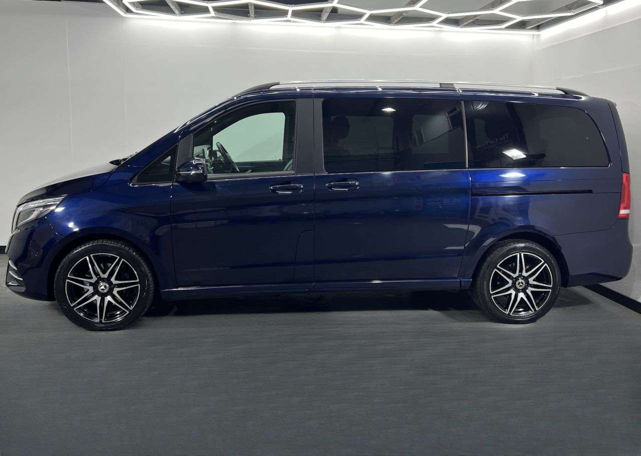 A 2018 MERCEDES V-CLASS V 250 D AMG LINE L A 2018 MERCEDES V-CLASS V 250 D AMG LINE L