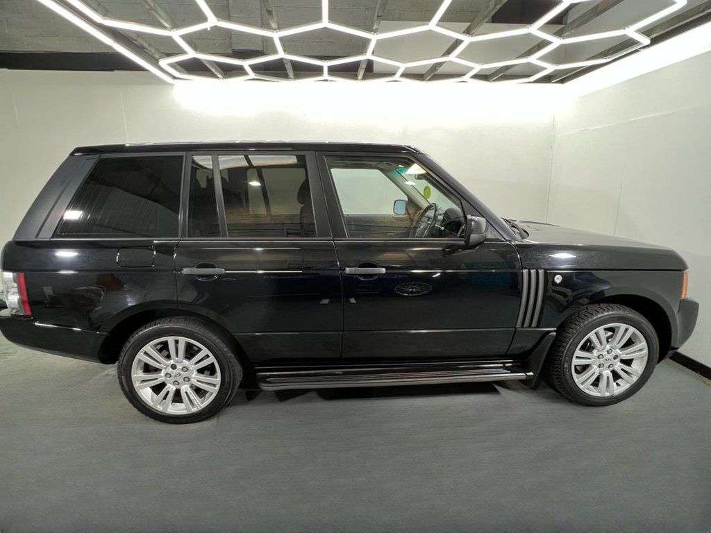 A 2010 LAND ROVER RANGE ROVER TDV8 VOGUE SE A 2010 LAND ROVER RANGE ROVER TDV8 VOGUE SE