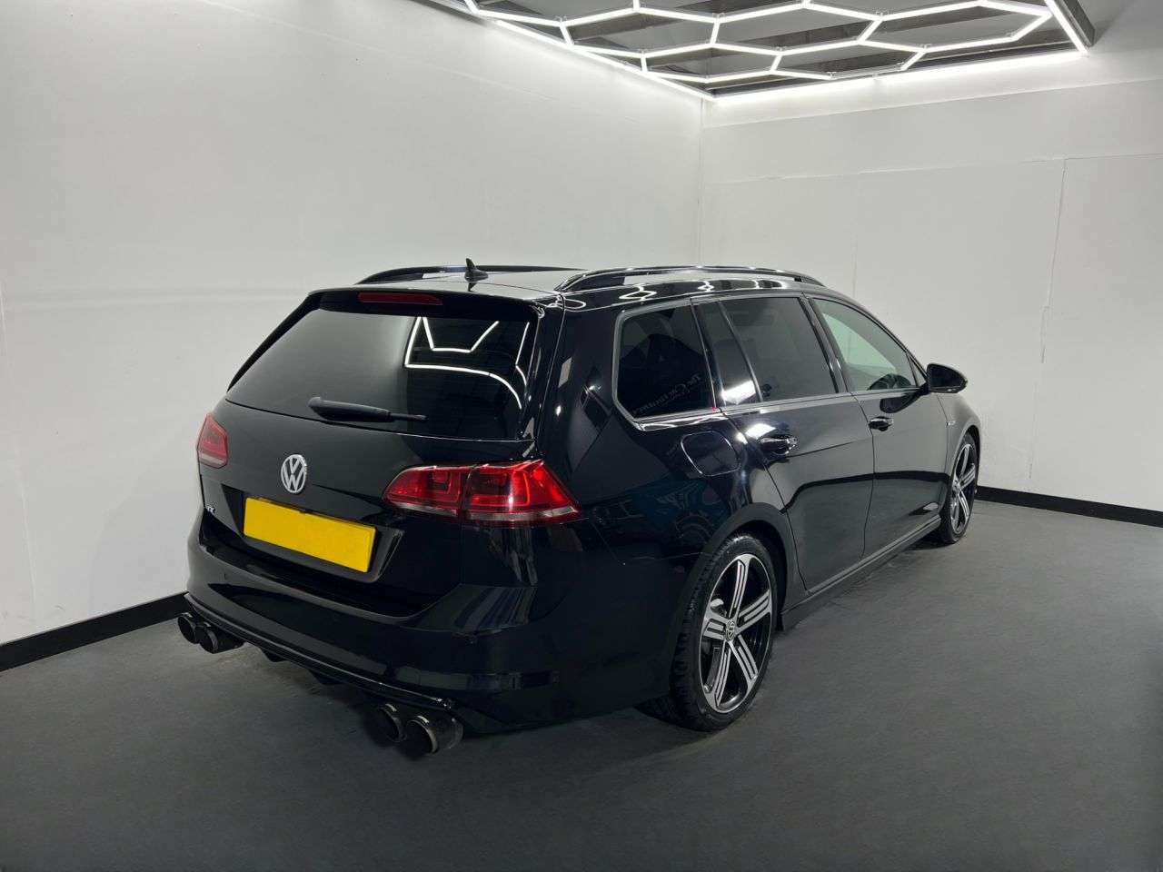 A 2016 VOLKSWAGEN GOLF R TSI DSG A 2016 VOLKSWAGEN GOLF R TSI DSG