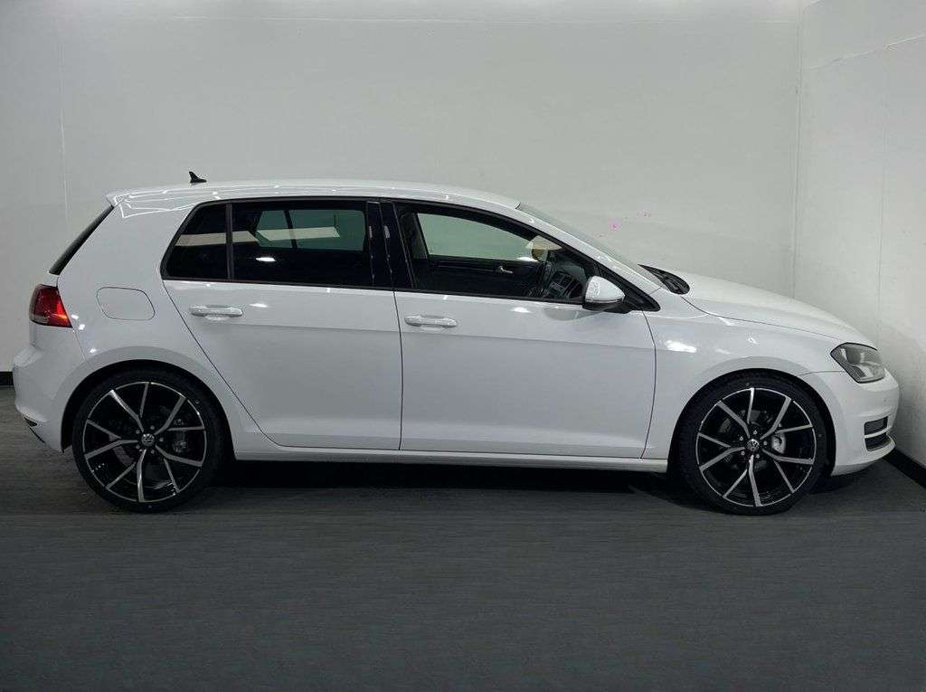 A 2013 VOLKSWAGEN GOLF GT TDI BLUEMOTION TECHNOLOGY A 2013 VOLKSWAGEN GOLF GT TDI BLUEMOTION TECHNOLOGY