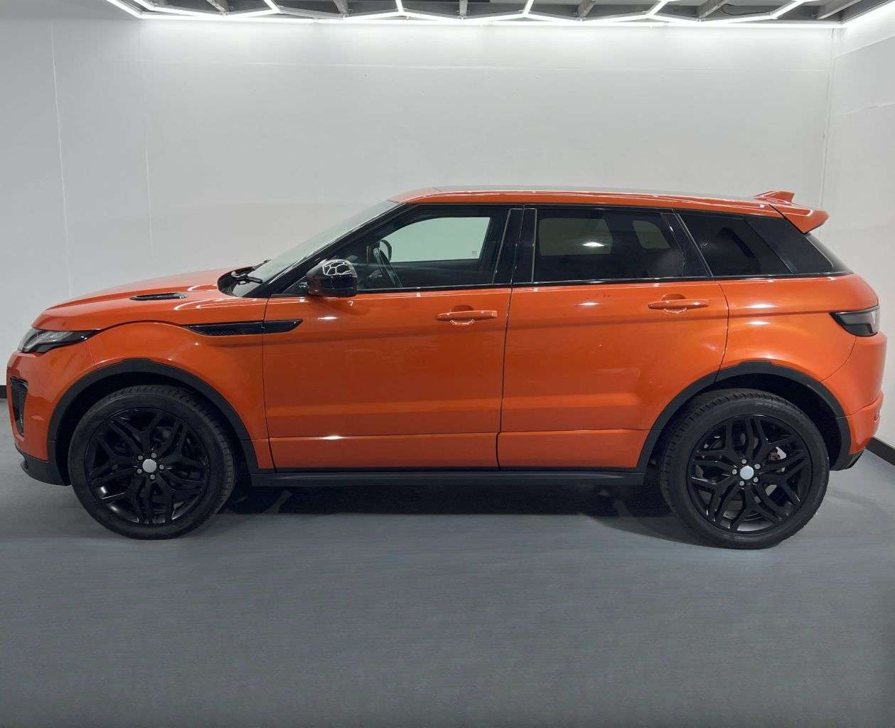 A 2016 LAND ROVER RANGE ROVER EVOQUE TD4 HSE DYNAMIC A 2016 LAND ROVER RANGE ROVER EVOQUE TD4 HSE DYNAMIC
