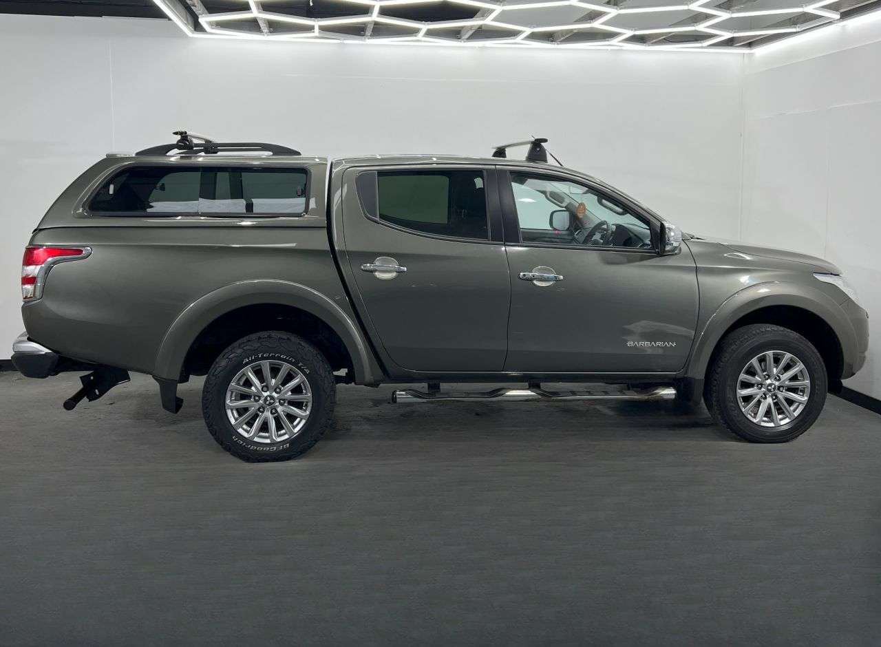 A 2016 MITSUBISHI L200 DI-D 4X4 BARBARIAN DCB A 2016 MITSUBISHI L200 DI-D 4X4 BARBARIAN DCB