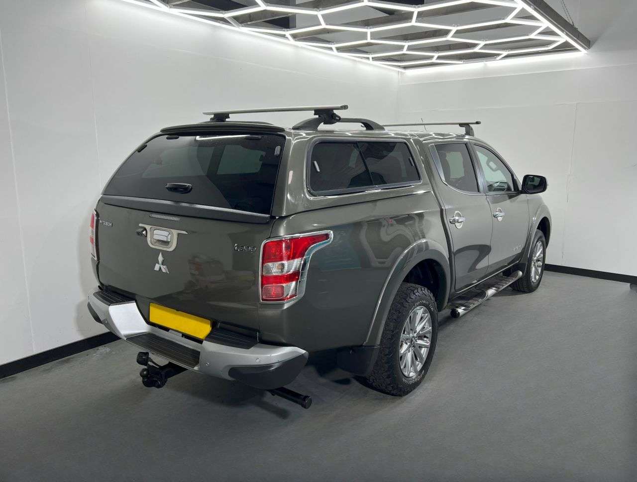 A 2016 MITSUBISHI L200 DI-D 4X4 BARBARIAN DCB A 2016 MITSUBISHI L200 DI-D 4X4 BARBARIAN DCB