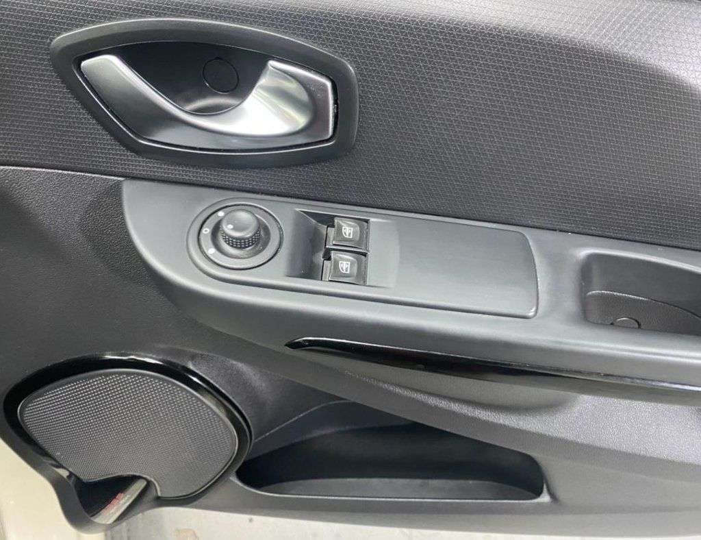 2015 RENAULT CLIO 2015 RENAULT CLIO