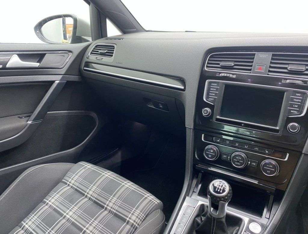 2016 VOLKSWAGEN GOLF 2016 VOLKSWAGEN GOLF