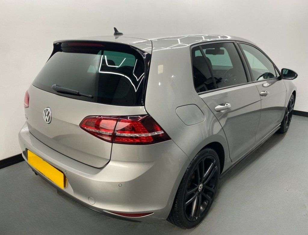 A 2016 VOLKSWAGEN GOLF GTD A 2016 VOLKSWAGEN GOLF GTD