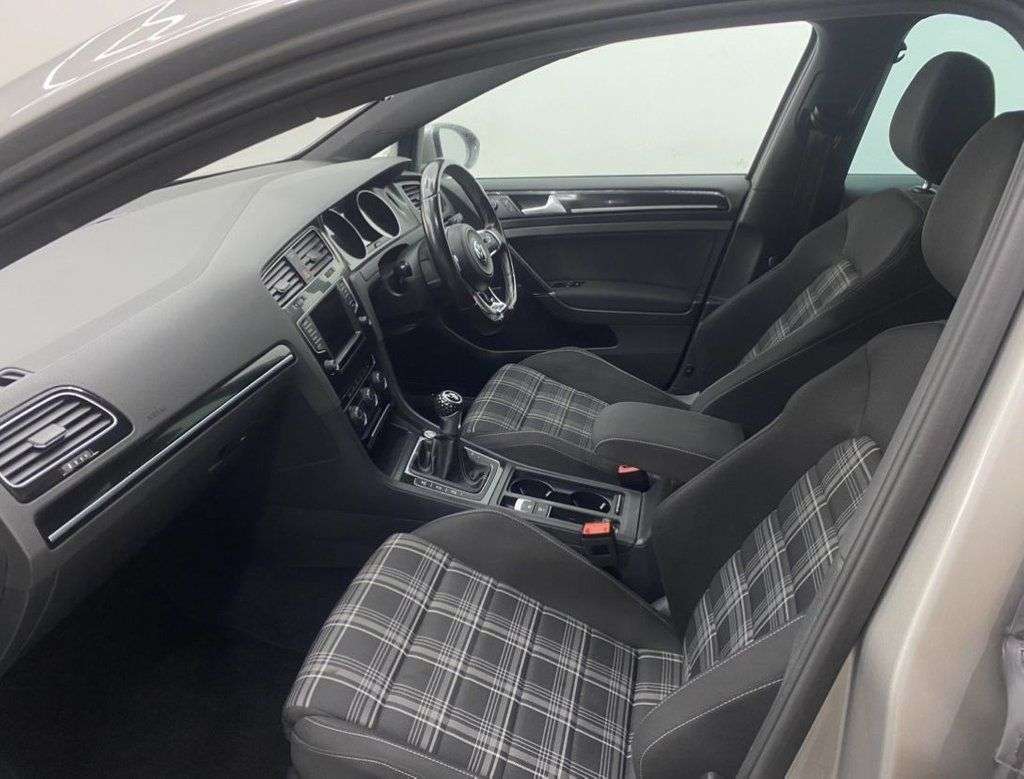 2016 VOLKSWAGEN GOLF 2016 VOLKSWAGEN GOLF