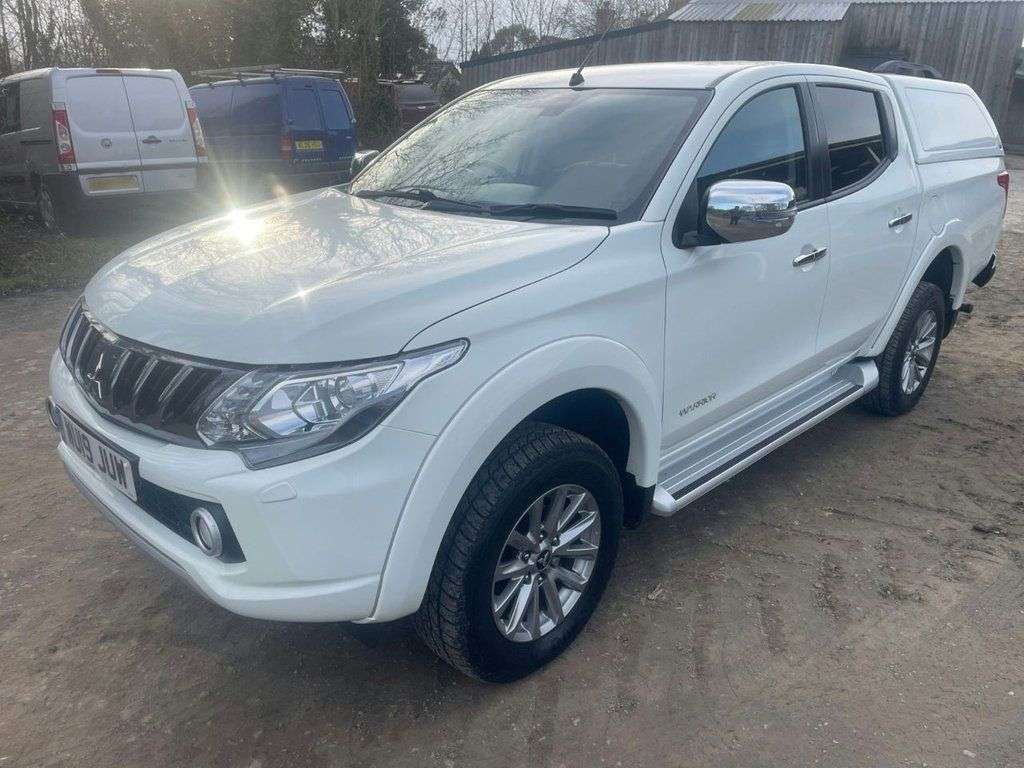 A 2019 MITSUBISHI L200 DI-D 4WD WARRIOR DCB A 2019 MITSUBISHI L200 DI-D 4WD WARRIOR DCB