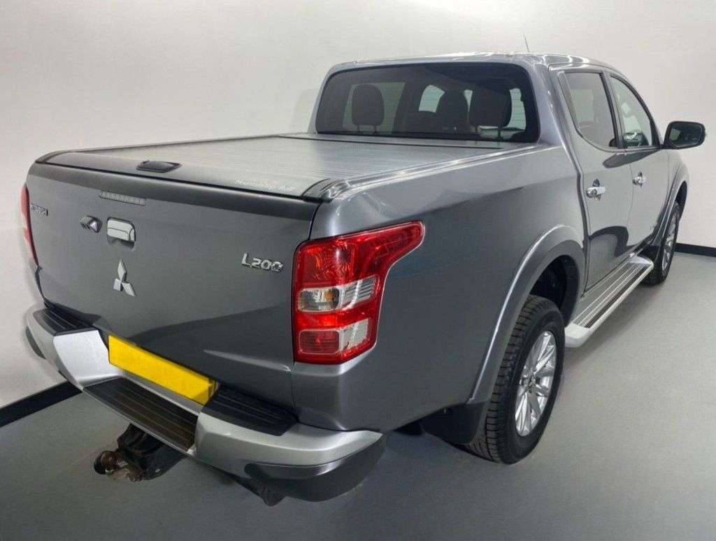 A 2017 MITSUBISHI L200 DI-D 4WD WARRIOR DCB A 2017 MITSUBISHI L200 DI-D 4WD WARRIOR DCB