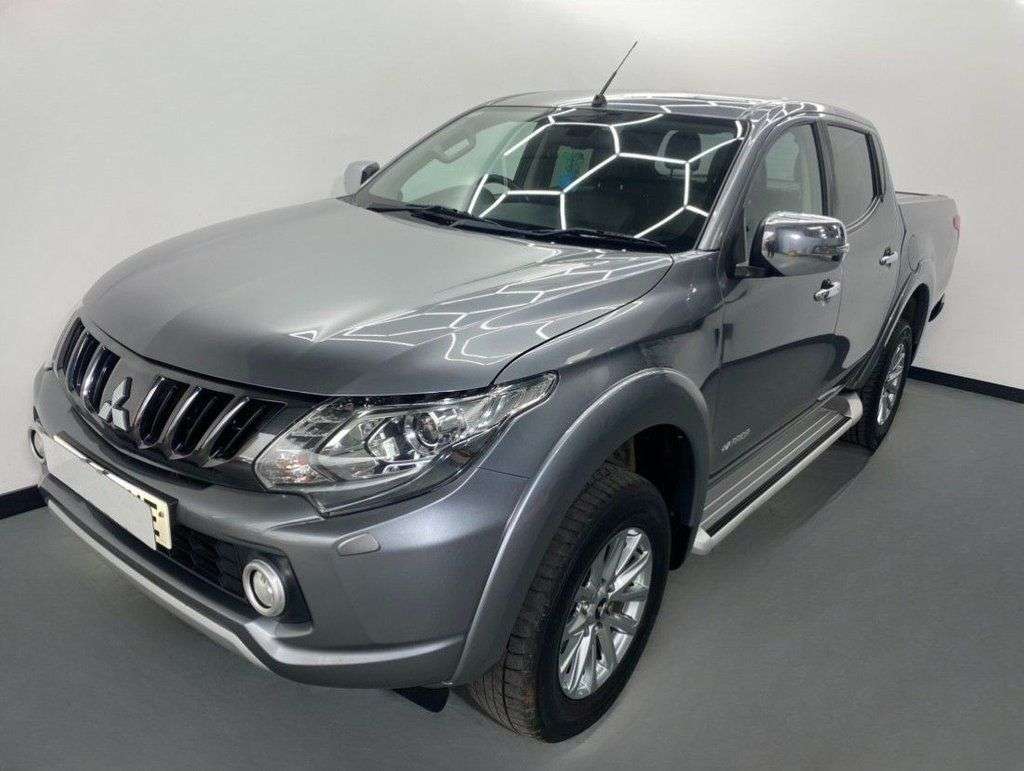 A 2017 MITSUBISHI L200 DI-D 4WD WARRIOR DCB A 2017 MITSUBISHI L200 DI-D 4WD WARRIOR DCB
