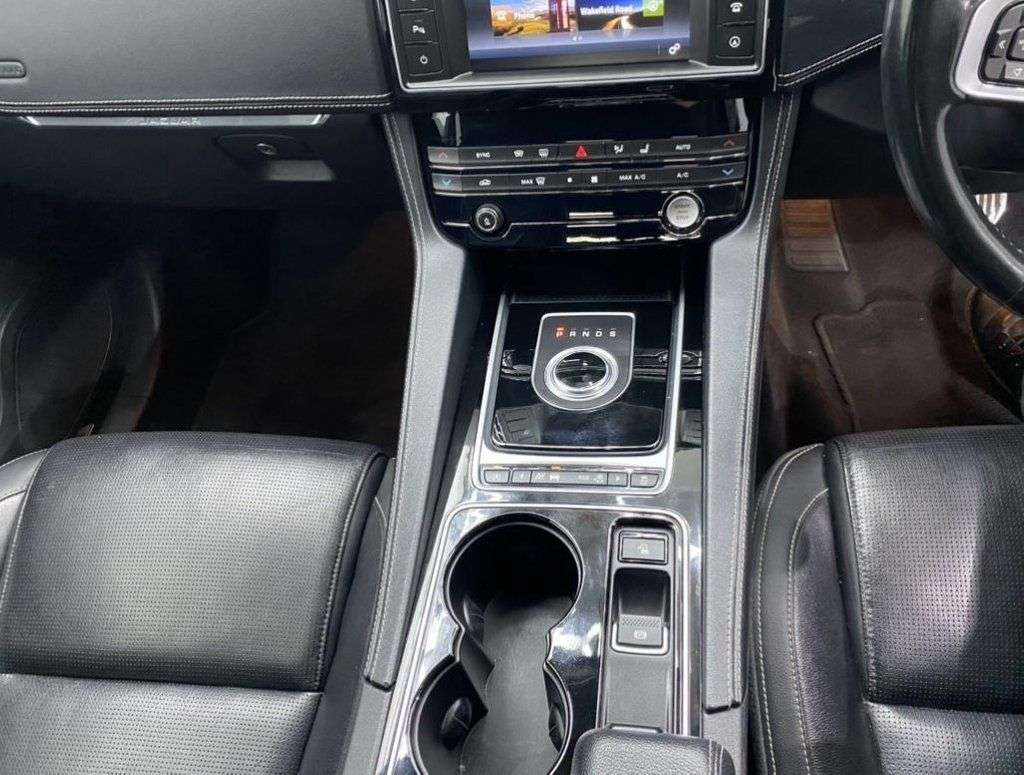 2016 JAGUAR F-PACE 2016 JAGUAR F-PACE