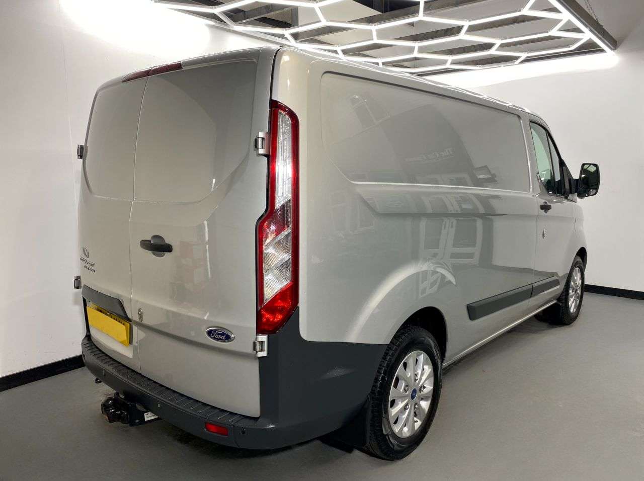 A 2015 FORD TRANSIT CUSTOM 270 TREND LR P/V A 2015 FORD TRANSIT CUSTOM 270 TREND LR P/V