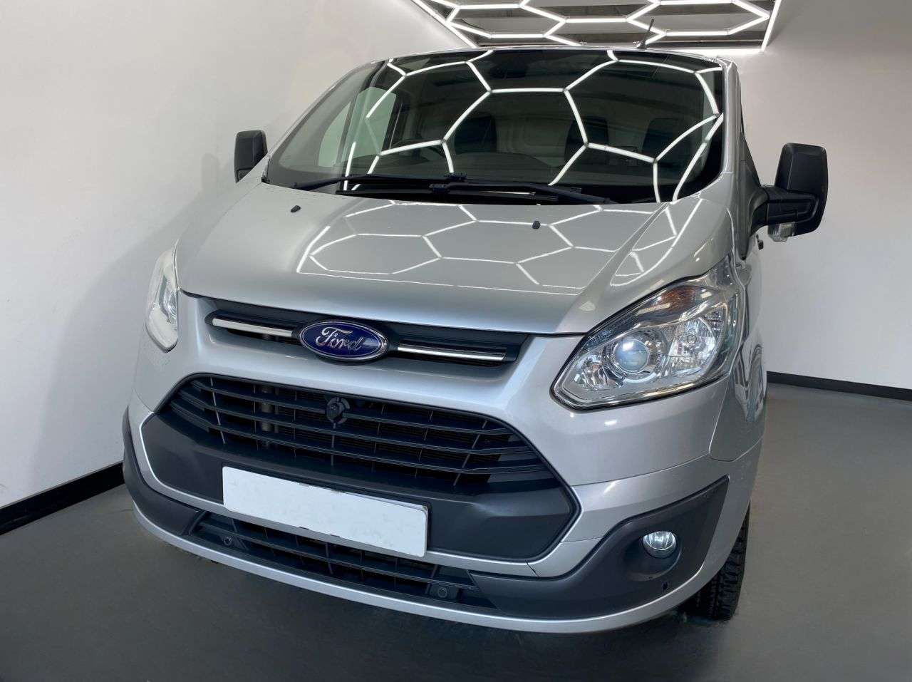 A 2015 FORD TRANSIT CUSTOM 270 TREND LR P/V A 2015 FORD TRANSIT CUSTOM 270 TREND LR P/V