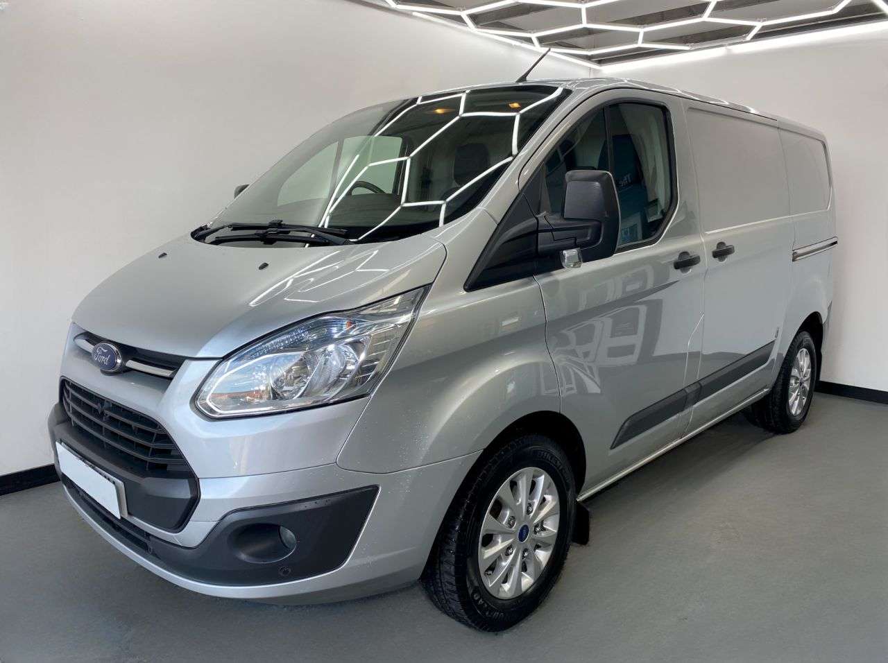 A 2015 FORD TRANSIT CUSTOM 270 TREND LR P/V A 2015 FORD TRANSIT CUSTOM 270 TREND LR P/V