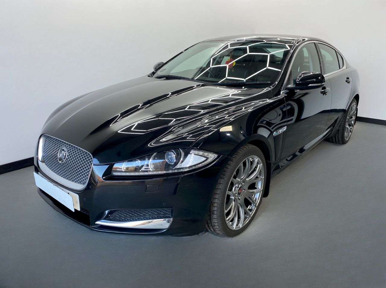 A 2013 JAGUAR XF D LUXURY A 2013 JAGUAR XF D LUXURY