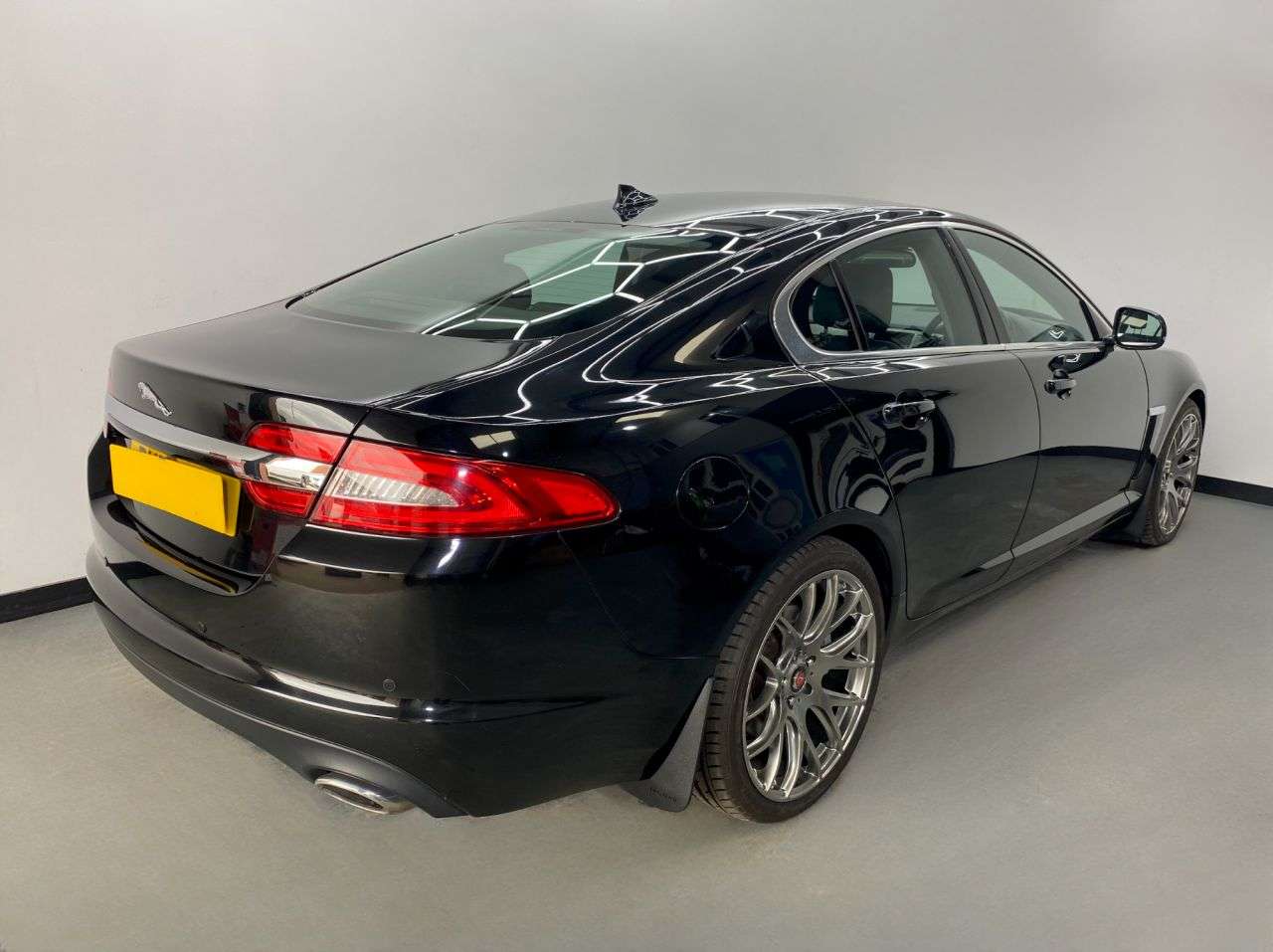 A 2013 JAGUAR XF D LUXURY A 2013 JAGUAR XF D LUXURY