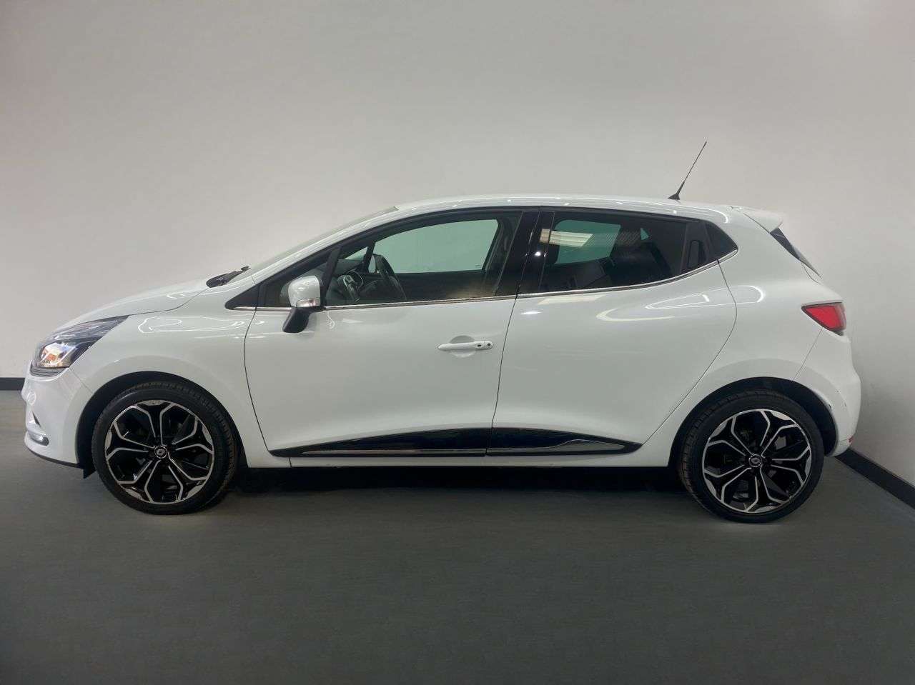 2018 RENAULT CLIO 2018 RENAULT CLIO