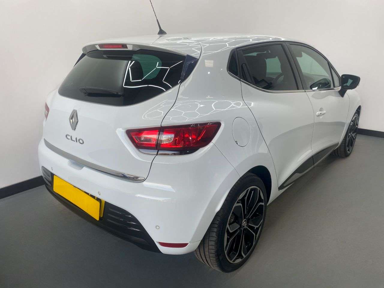 A 2018 RENAULT CLIO ICONIC TCE A 2018 RENAULT CLIO ICONIC TCE
