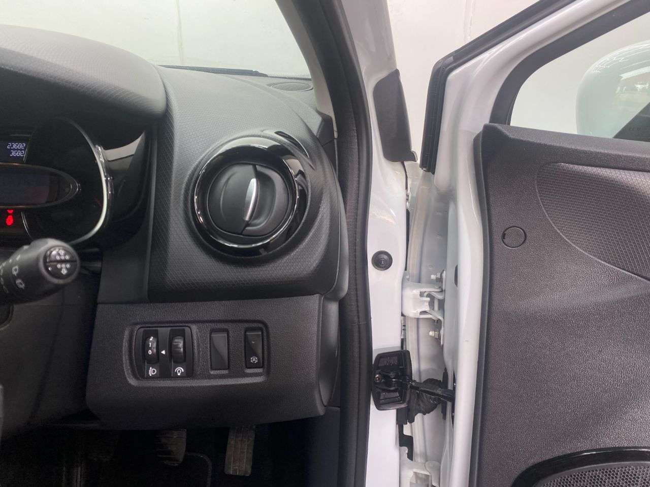 2018 RENAULT CLIO 2018 RENAULT CLIO