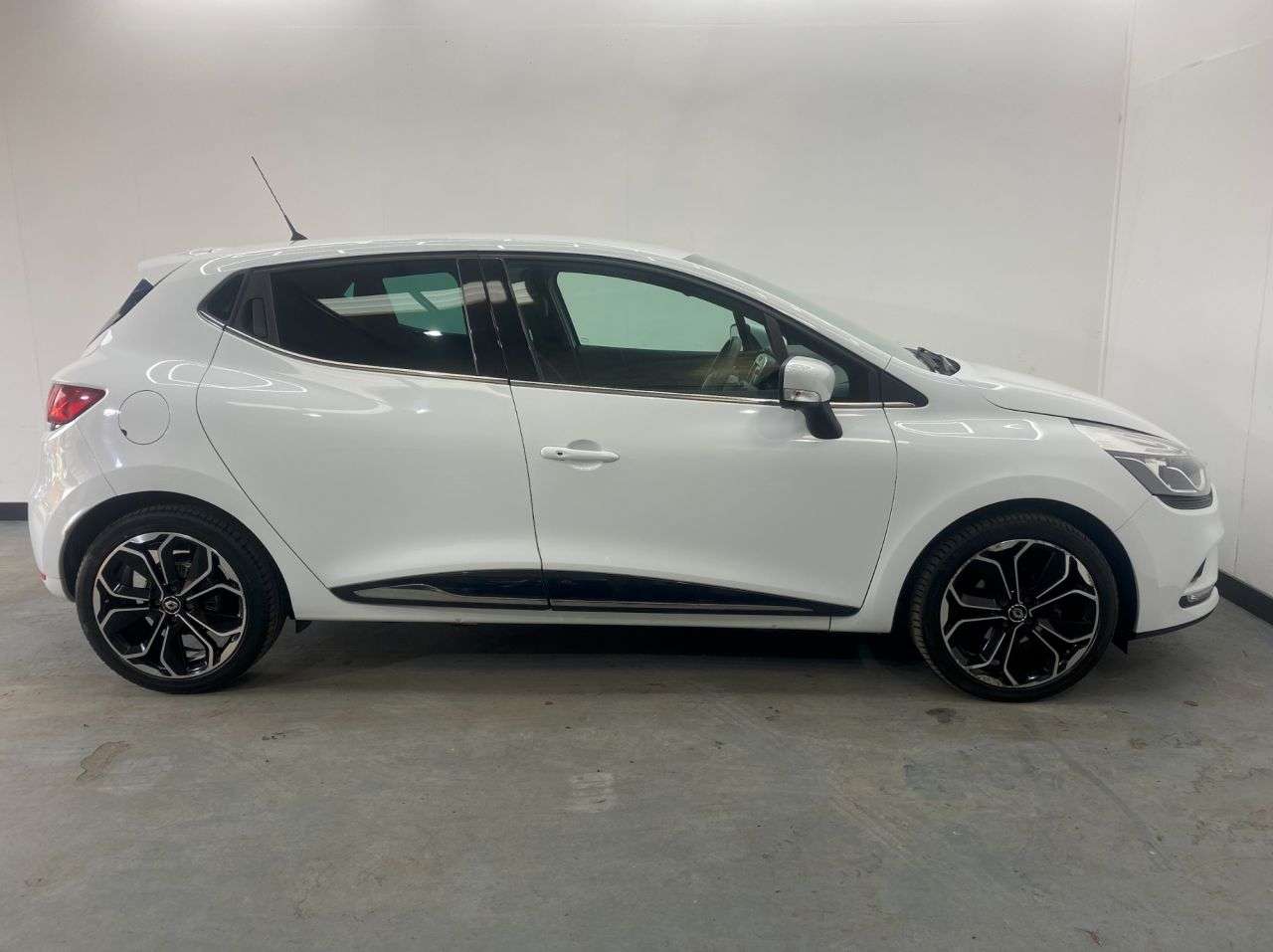 2018 RENAULT CLIO 2018 RENAULT CLIO