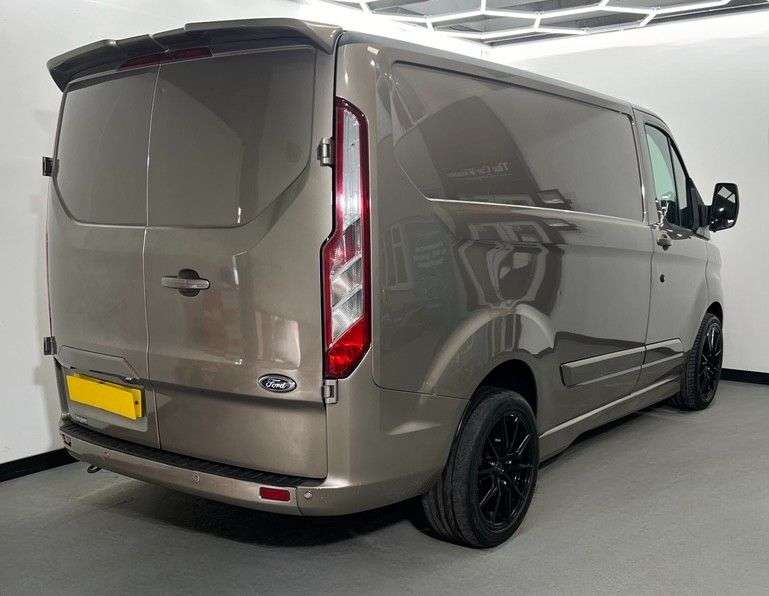 A 2018 FORD TRANSIT CUSTOM 300 LIMITED P/V L1 H1 A 2018 FORD TRANSIT CUSTOM 300 LIMITED P/V L1 H1