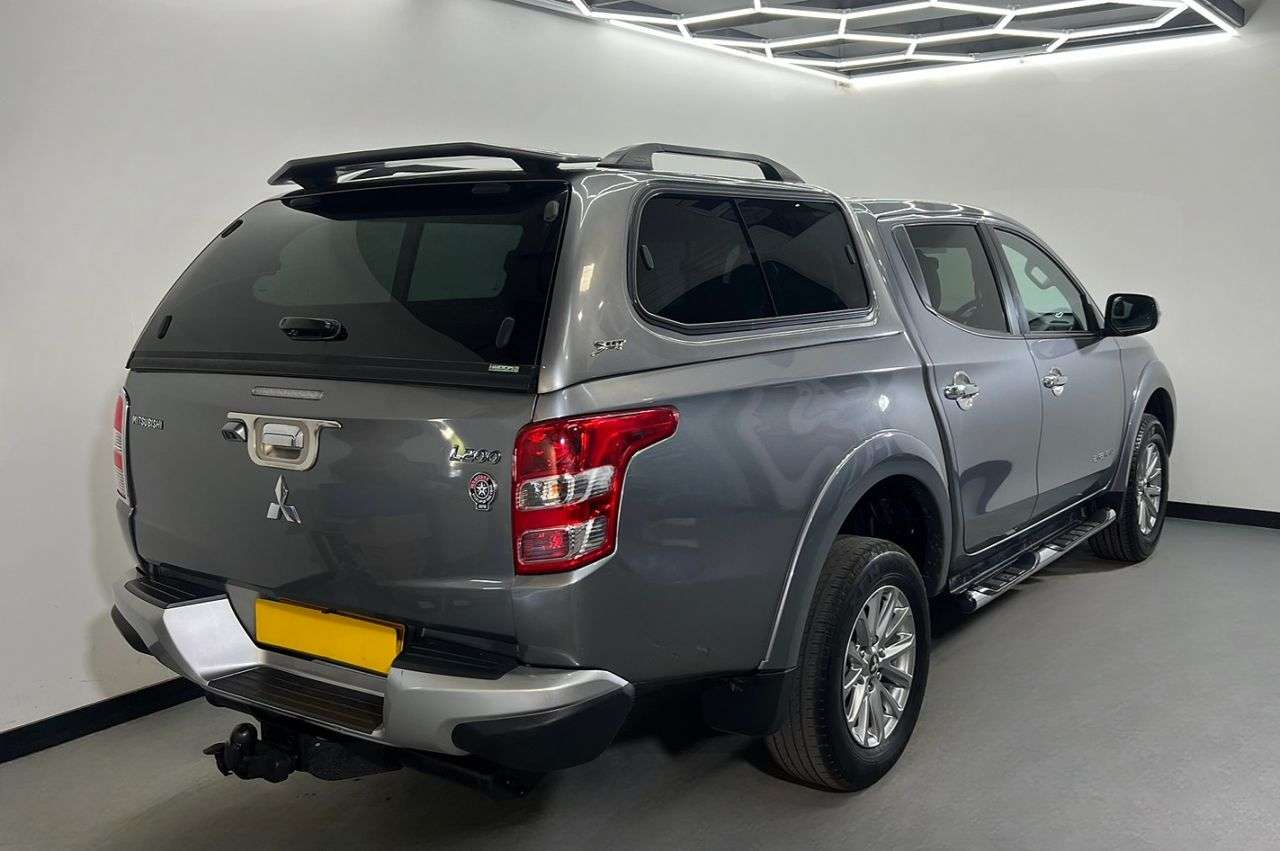 A 2016 MITSUBISHI L200 DI-D 4WD BARBARIAN DCB A 2016 MITSUBISHI L200 DI-D 4WD BARBARIAN DCB
