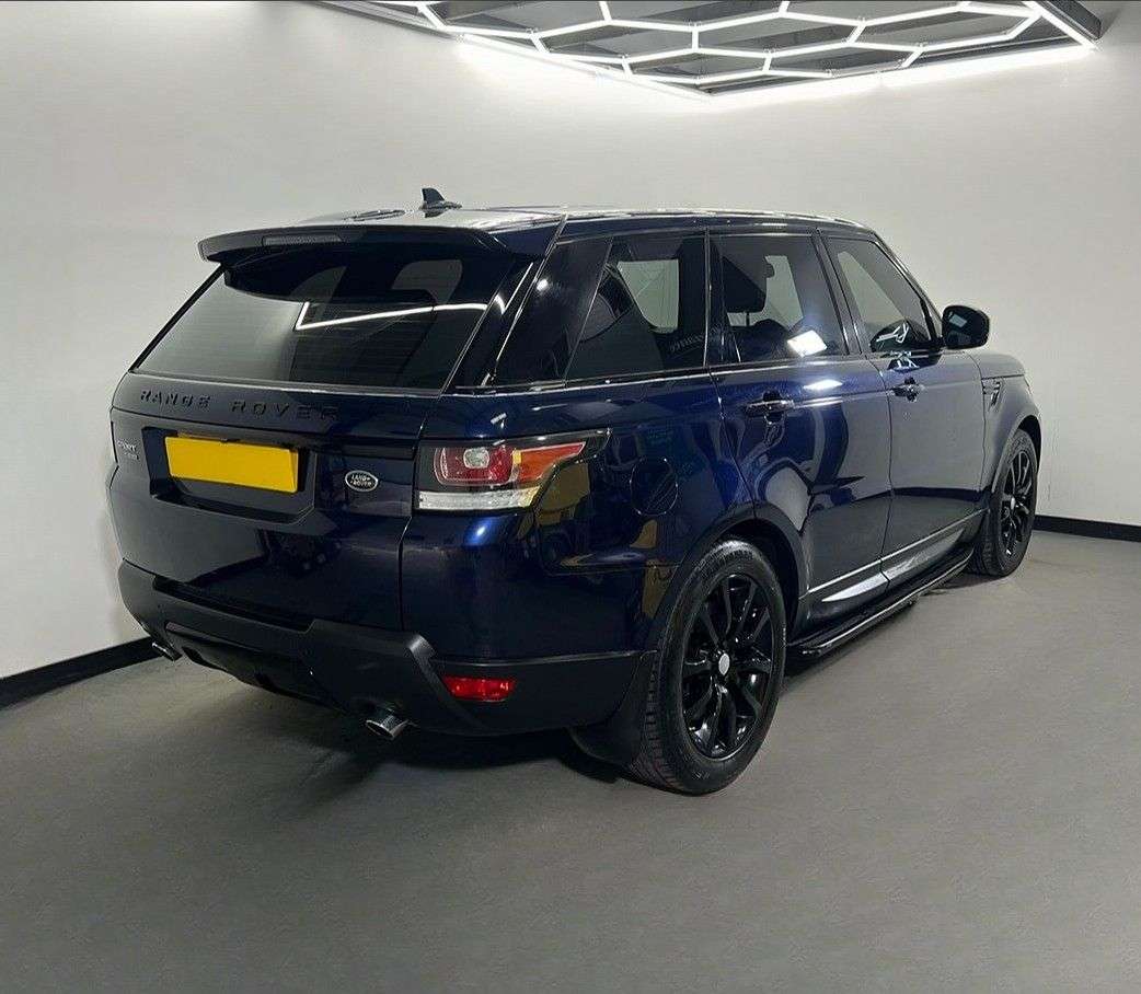 A 2015 LAND ROVER RANGE ROVER SPORT 3.0 SDV6 HSE 5d 288 BHP A 2015 LAND ROVER RANGE ROVER SPORT 3.0 SDV6 HSE 5d 288 BHP