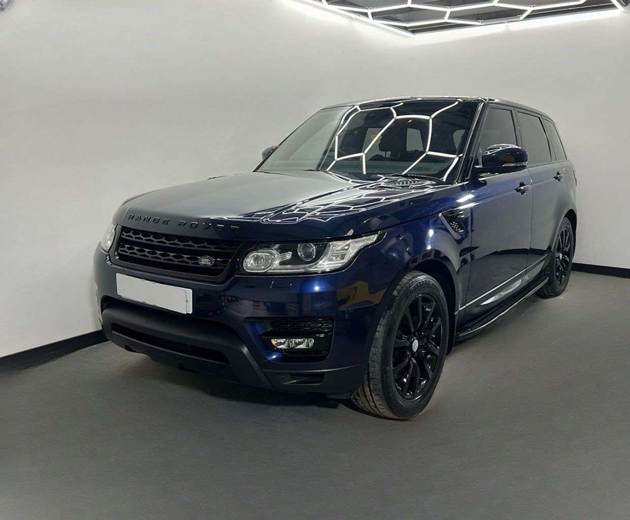 A 2015 LAND ROVER RANGE ROVER SPORT 3.0 SDV6 HSE 5d 288 BHP A 2015 LAND ROVER RANGE ROVER SPORT 3.0 SDV6 HSE 5d 288 BHP