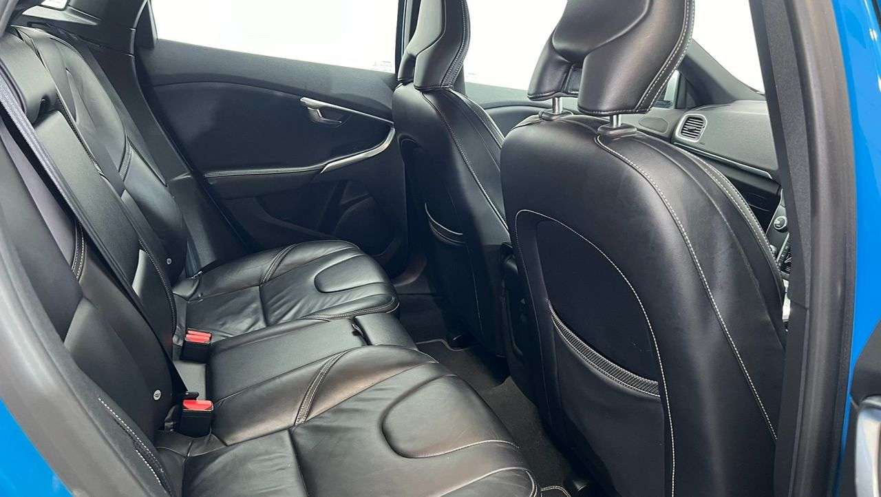 2014 VOLVO V40 2014 VOLVO V40