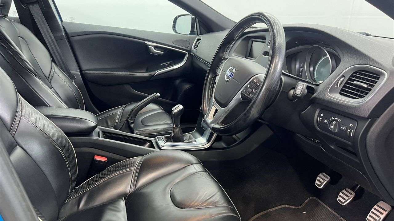 2014 VOLVO V40 2014 VOLVO V40