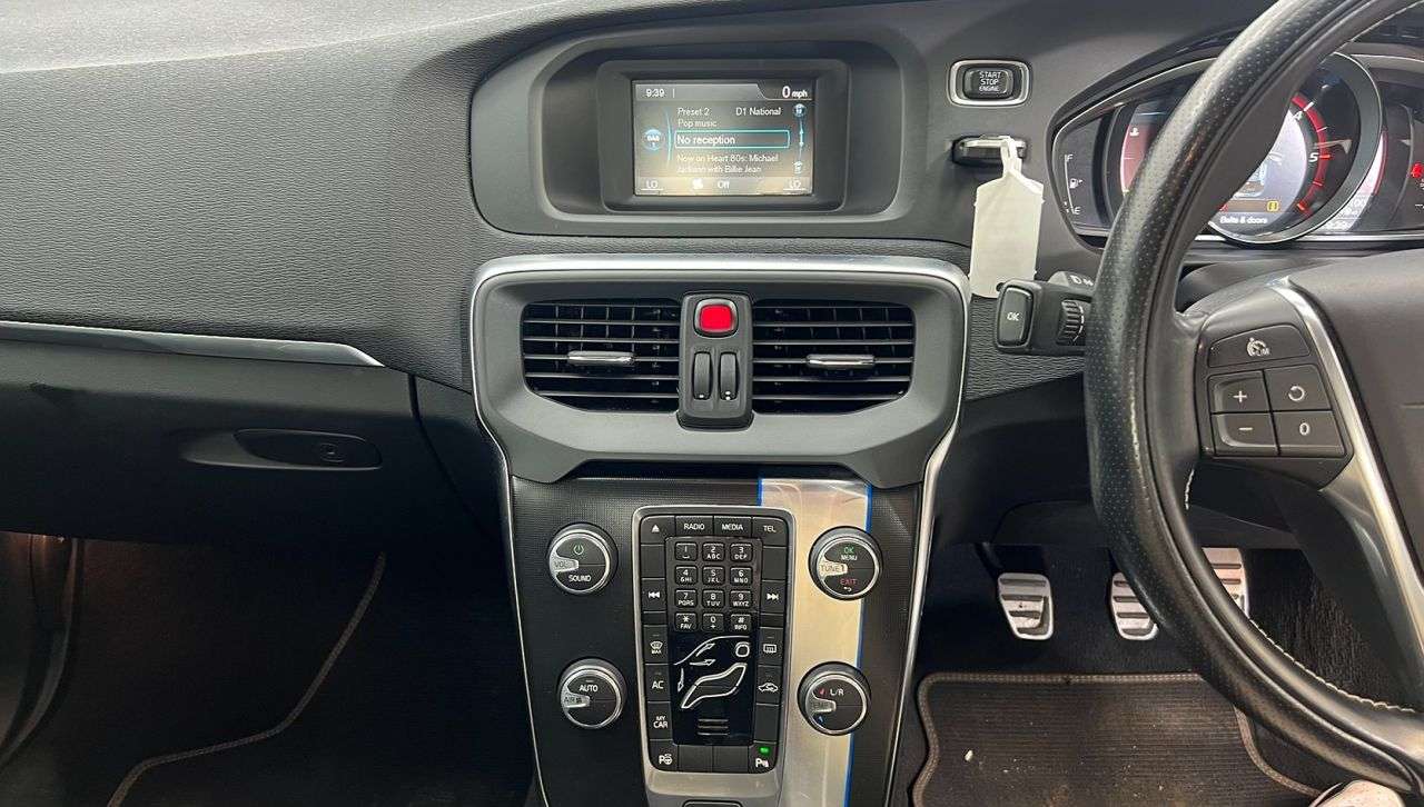 2014 VOLVO V40 2014 VOLVO V40