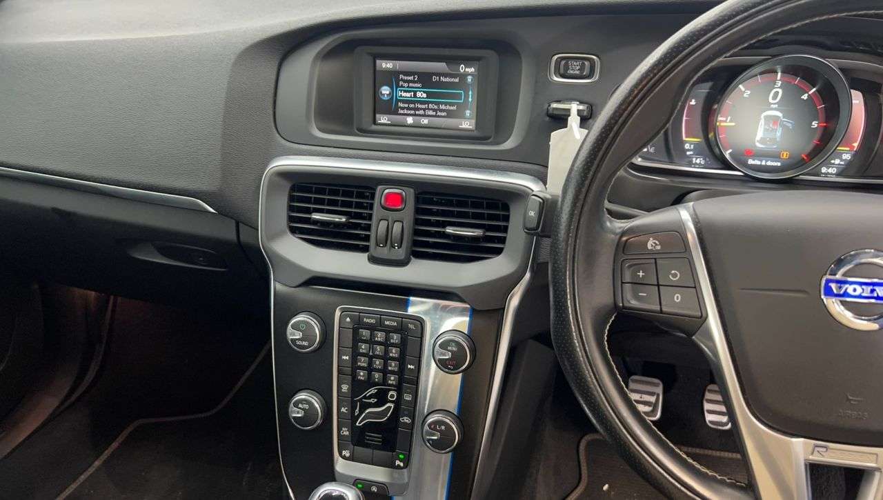 2014 VOLVO V40 2014 VOLVO V40