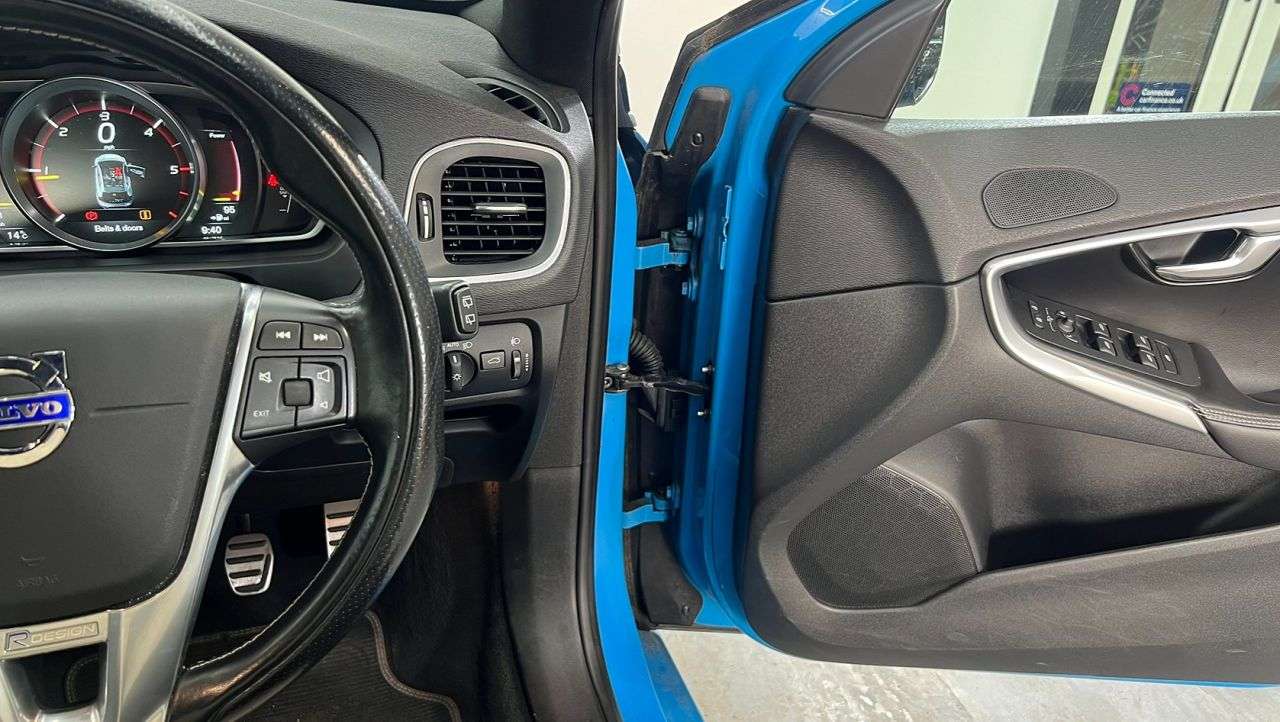 2014 VOLVO V40 2014 VOLVO V40