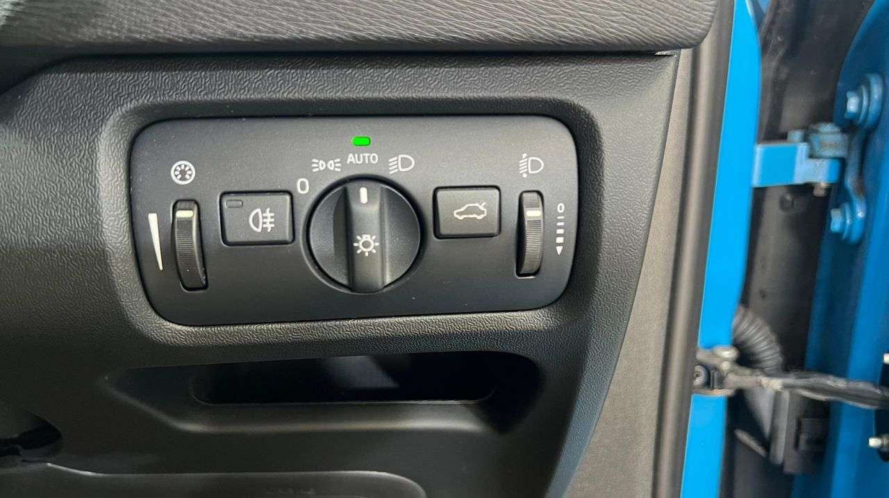 2014 VOLVO V40 2014 VOLVO V40