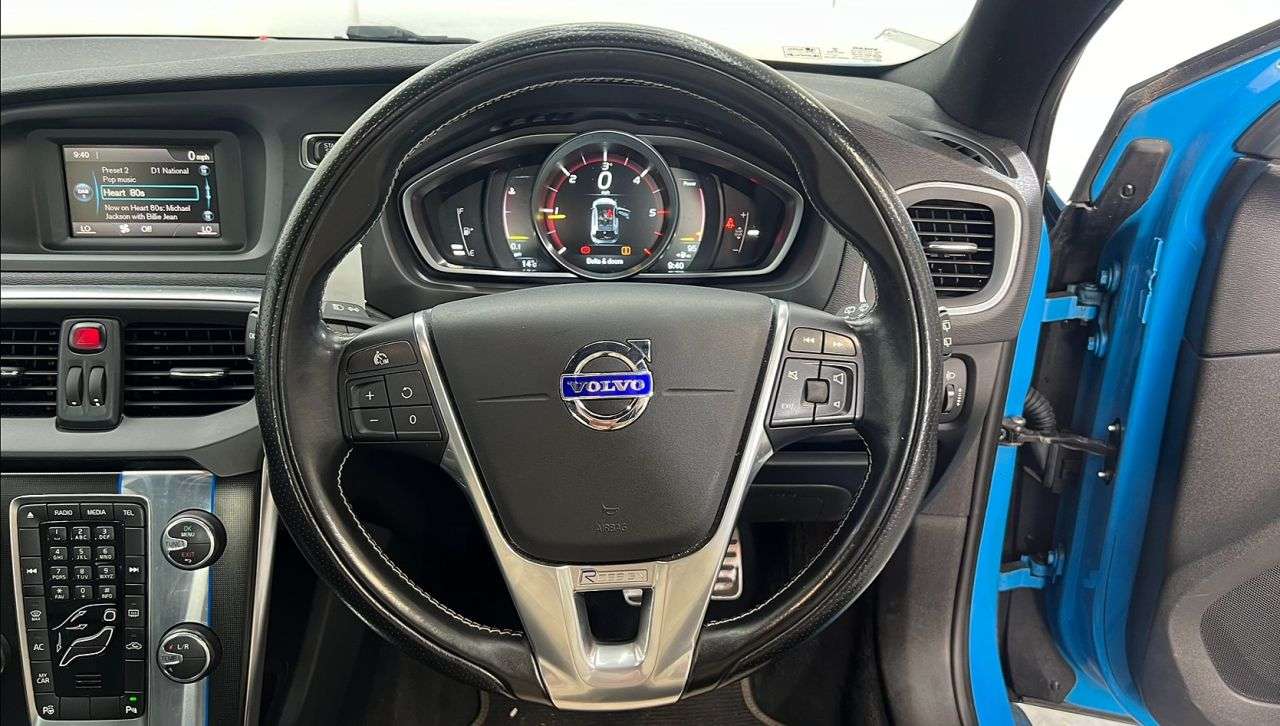 2014 VOLVO V40 2014 VOLVO V40