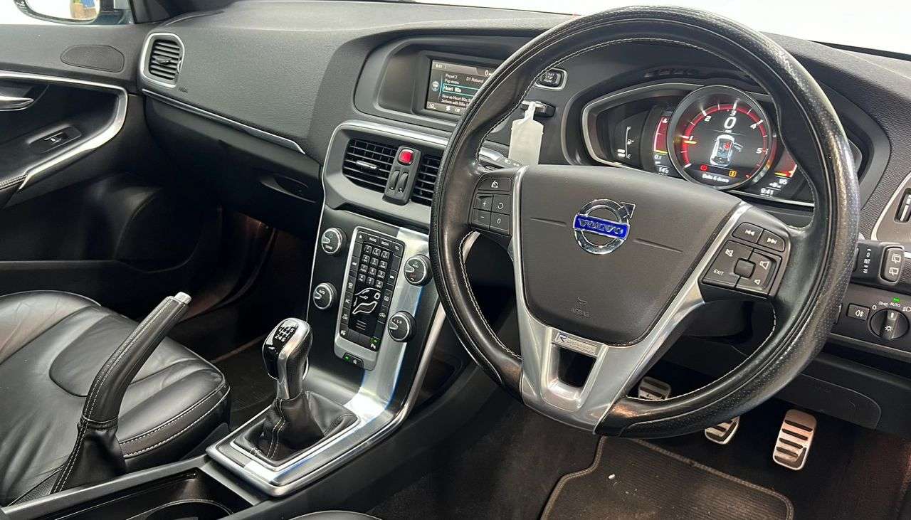 2014 VOLVO V40 2014 VOLVO V40