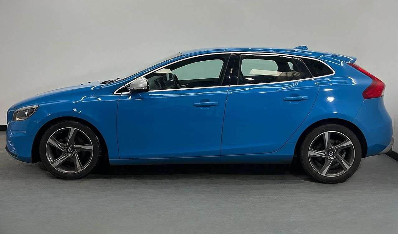 2014 VOLVO V40 2014 VOLVO V40