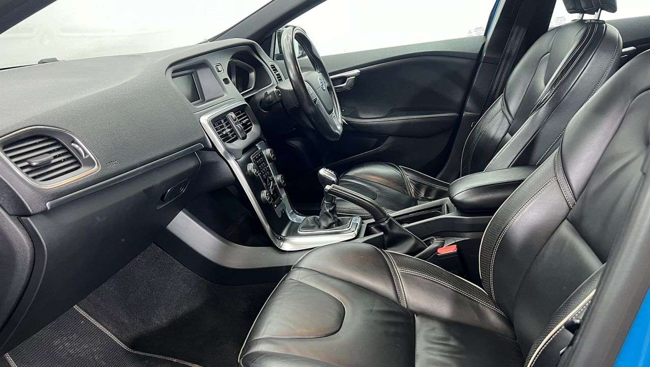 2014 VOLVO V40 2014 VOLVO V40