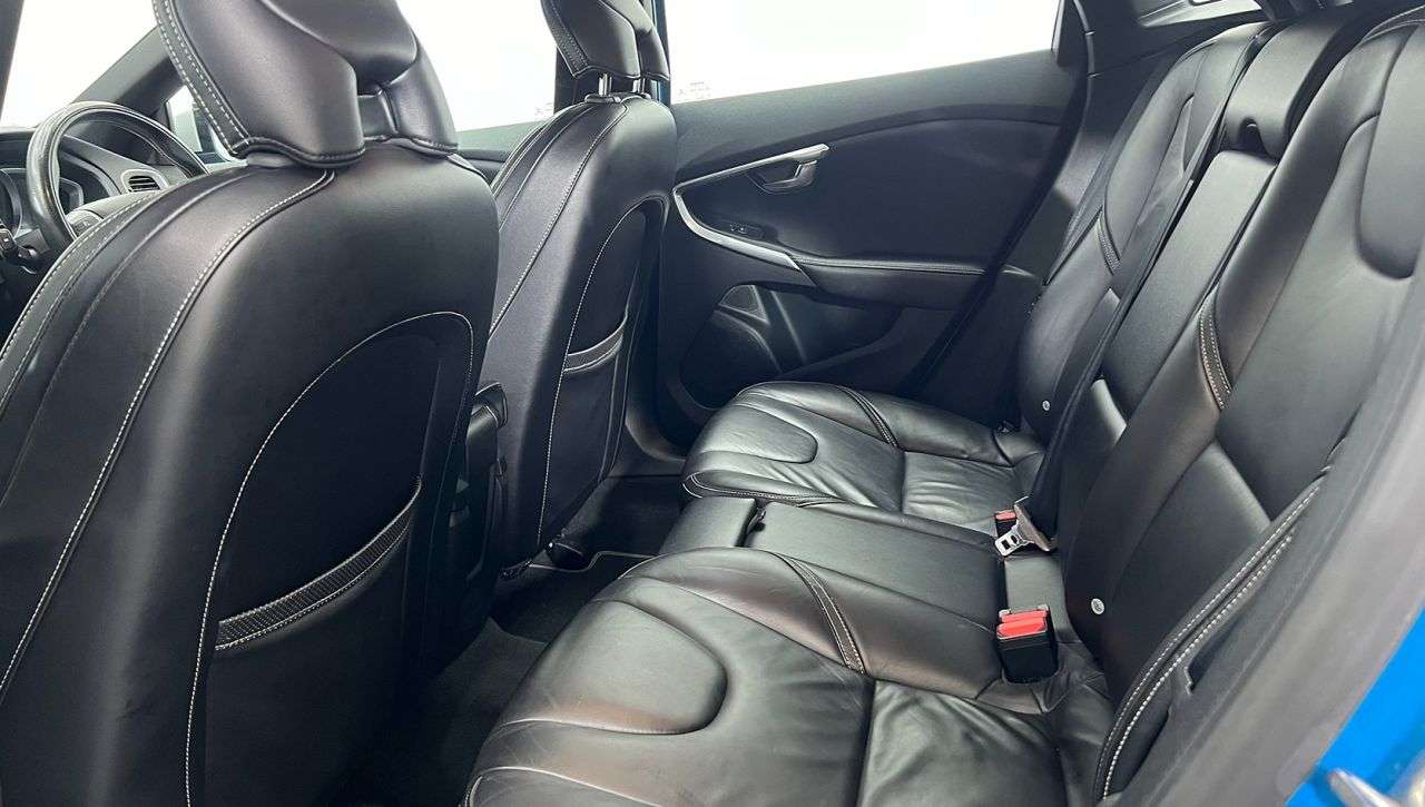 2014 VOLVO V40 2014 VOLVO V40