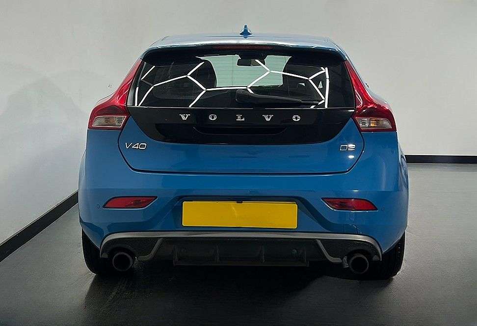 2014 VOLVO V40 2014 VOLVO V40