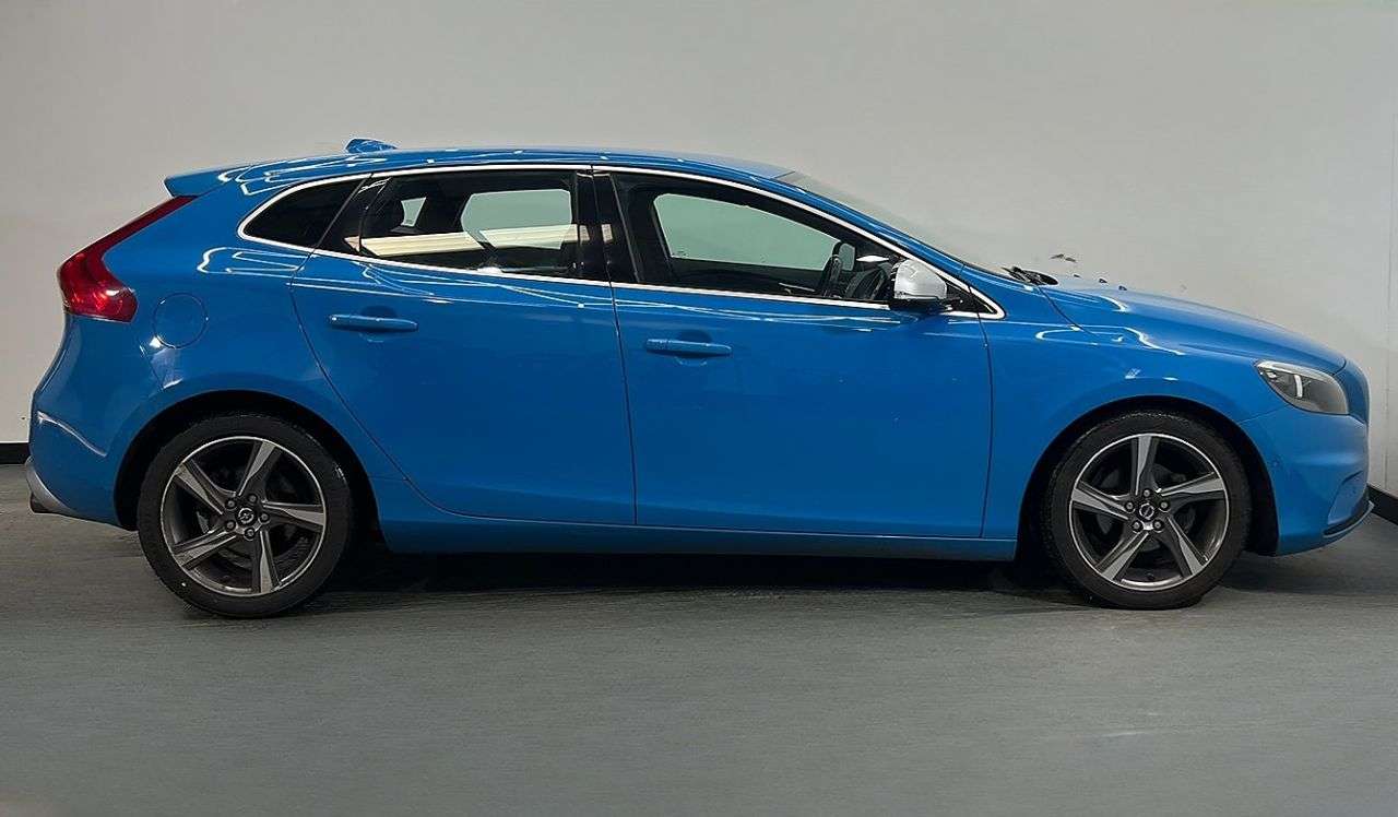 2014 VOLVO V40 2014 VOLVO V40