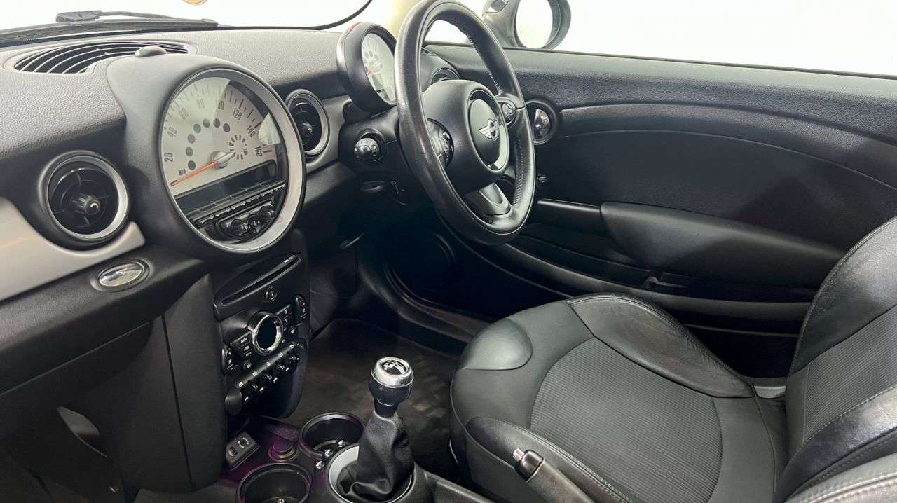 2014 MINI CLUBMAN 2014 MINI CLUBMAN