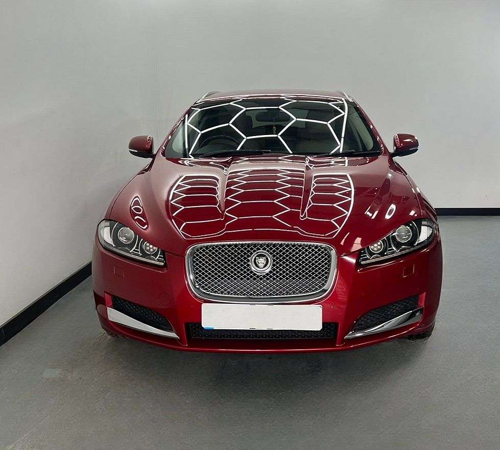 A 2013 JAGUAR XF 2.2 D LUXURY SPORTBRAKE 5d 200 BHP A 2013 JAGUAR XF 2.2 D LUXURY SPORTBRAKE 5d 200 BHP