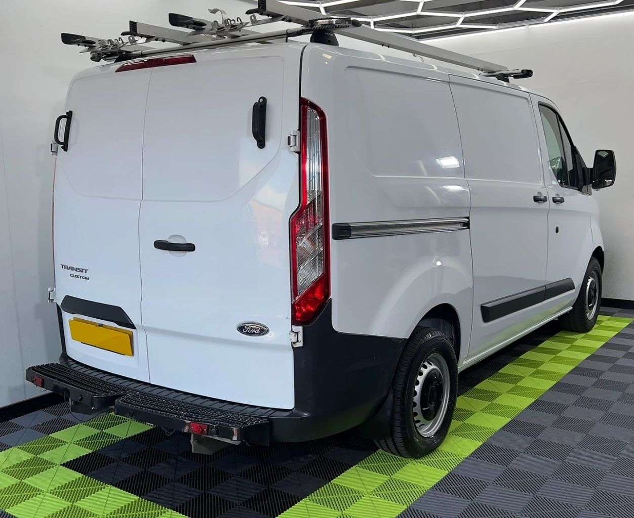A 2016 FORD TRANSIT CUSTOM 2.0 310 LR P/V 104 BHP A 2016 FORD TRANSIT CUSTOM 2.0 310 LR P/V 104 BHP