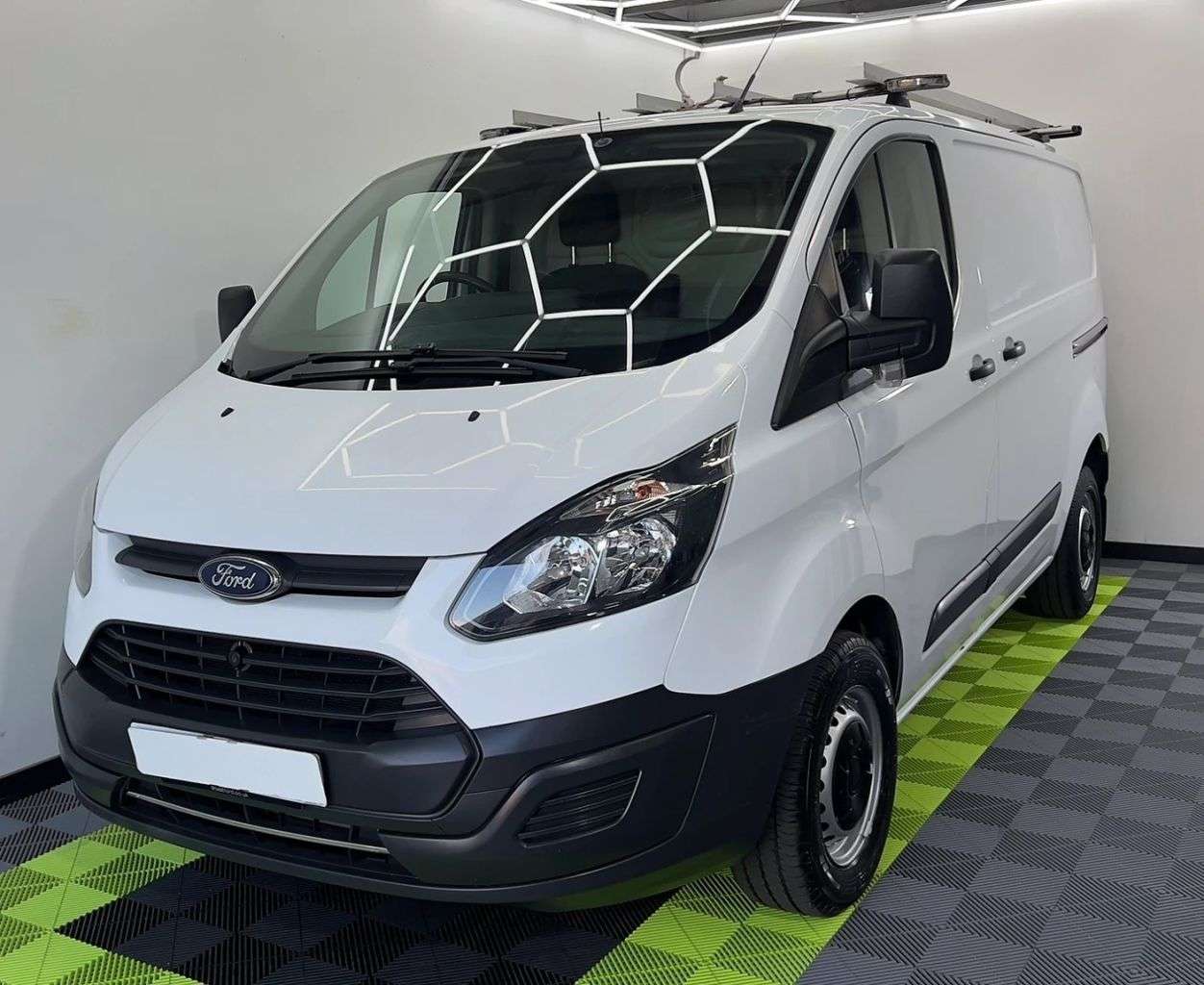 A 2016 FORD TRANSIT CUSTOM 2.0 310 LR P/V 104 BHP A 2016 FORD TRANSIT CUSTOM 2.0 310 LR P/V 104 BHP