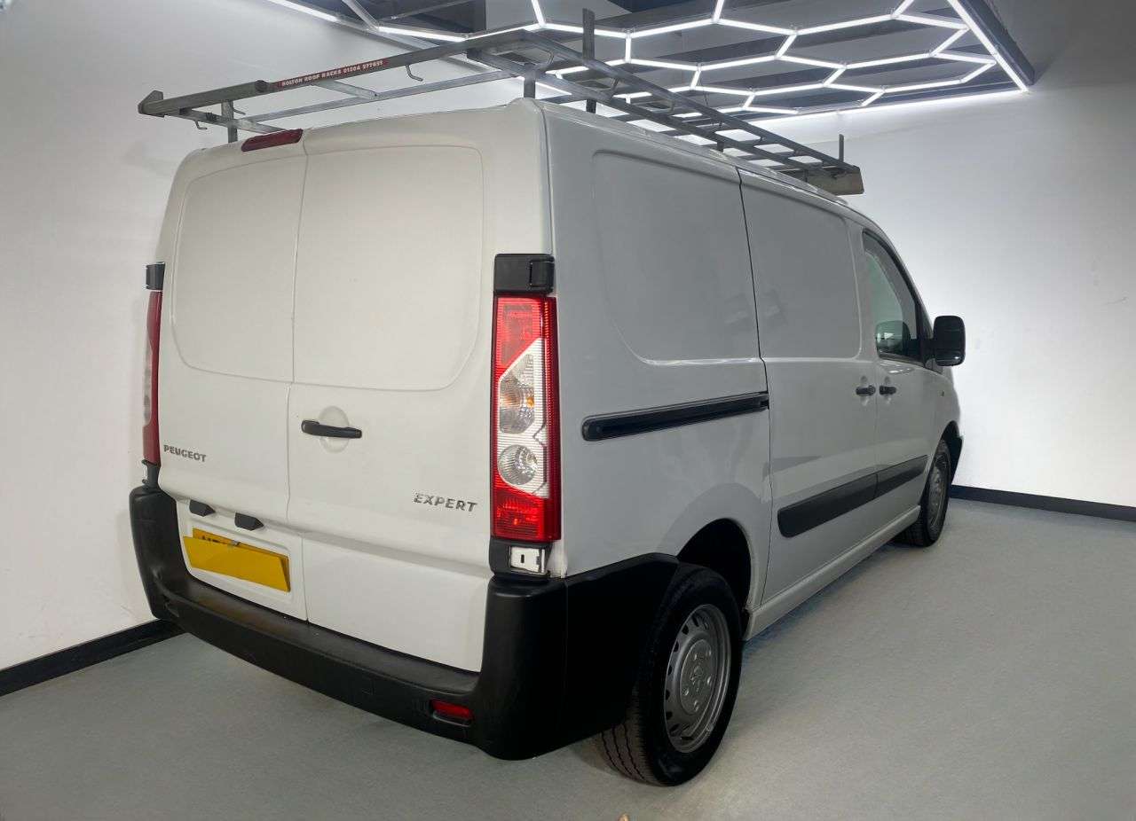 A 2015 PEUGEOT EXPERT 1.6 HDI 1000 L1H1 PROFESSIONAL 90 BHP A 2015 PEUGEOT EXPERT 1.6 HDI 1000 L1H1 PROFESSIONAL 90 BHP