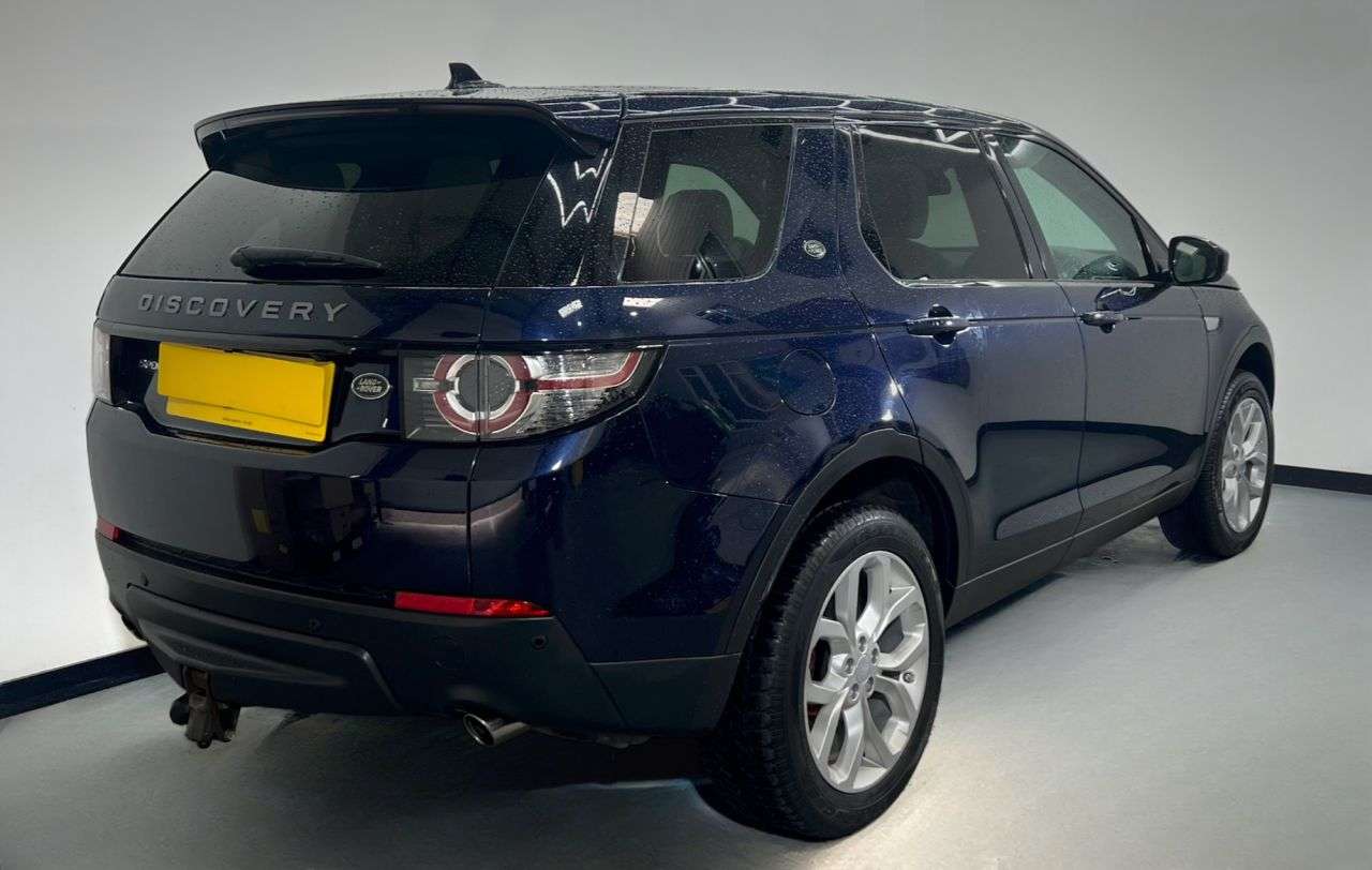 A 2015 LAND ROVER DISCOVERY SPORT 2.0 TD4 HSE 5d 180 BHP A 2015 LAND ROVER DISCOVERY SPORT 2.0 TD4 HSE 5d 180 BHP