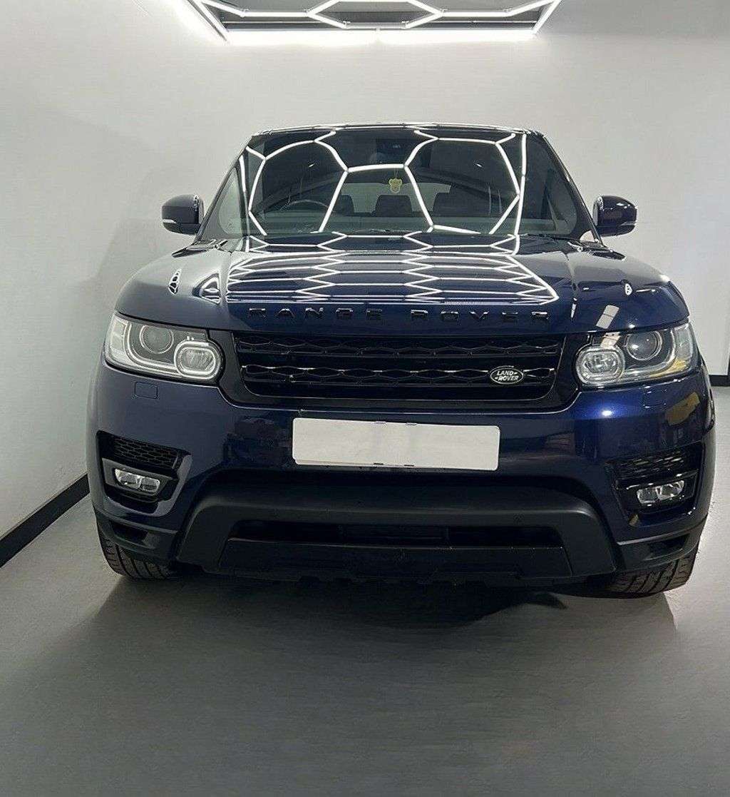 A 2015 LAND ROVER RANGE ROVER SPORT 3.0 SDV6 HSE 5d 288 BHP A 2015 LAND ROVER RANGE ROVER SPORT 3.0 SDV6 HSE 5d 288 BHP
